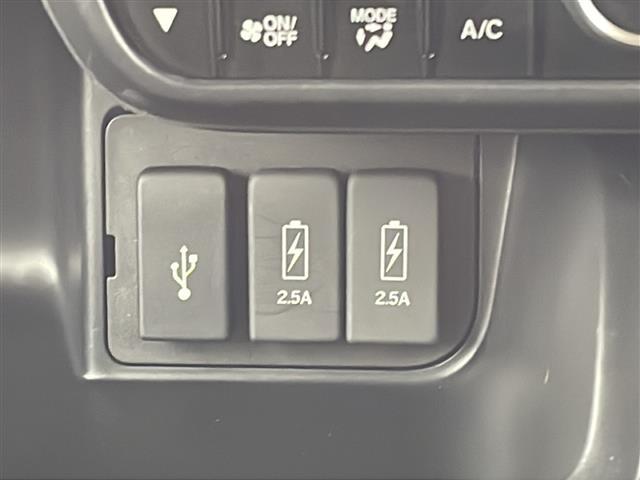 N-BOXカスタム L 純正ナビ(CD、SD、Bluetooth、USB、HDMI)フルセグTV、ETC、全方位ドラレコ、片側パワースライドドア、レーンキープアシスト、オートクルーズコントロール、スマートキー、スペアキー(11枚目)