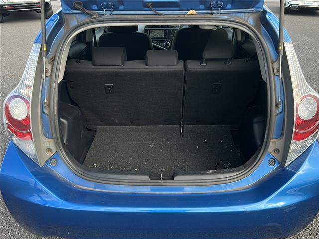 アクア Ｓ　社外ナビ　ワンセグＴＶ（走行中視聴可能）　ＣＤ、ＤＶＤ、ＡＵＸ、Ｂｌｕｅｔｏｏｔｈ　ＥＴＣ　バックカメラ　プッシュスタート　スマートキー　Ｗエアバッグ　純正アルミホイール　取扱説明書　保証書　記録簿（9枚目）