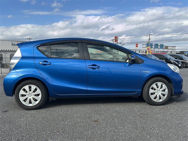 アクア Ｓ　社外ナビ　ワンセグＴＶ（走行中視聴可能）　ＣＤ、ＤＶＤ、ＡＵＸ、Ｂｌｕｅｔｏｏｔｈ　ＥＴＣ　バックカメラ　プッシュスタート　スマートキー　Ｗエアバッグ　純正アルミホイール　取扱説明書　保証書　記録簿（16枚目）