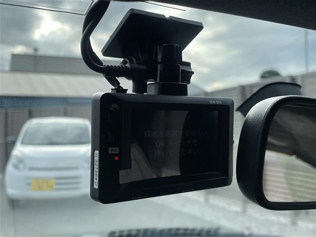 コペン セロ　Ｓ　純正メモリナビ（ＡＭ／ＦＭ／ＢＴ／フルセグ）　ＥＴＣ　バックカメラ　ｍｏｍｏステアリング　ハードトップ　ＲＥＣＡＲＯシート　パドルシフト　前後ドラレコ　横滑り防止機能　オートライト　純正フロアマット（6枚目）