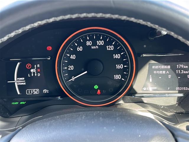 ヴェゼル ハイブリッドＺ・ホンダセンシング　純正ナビ　フルセグＴＶ　ＣＤ、ＤＶＤ、ＳＤ、ＵＳＢ、Ｂｌｕｅｔｏｏｔｈ　ＥＴＣ　ドライブレコーダー　前席シートヒーター　スポーツモード　デジタルルームミラー　純正アルミホイール　レーンキープアシスト（5枚目）