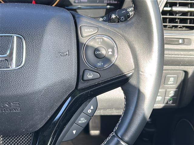 ヴェゼル ハイブリッドＺ・ホンダセンシング　純正ナビ　フルセグＴＶ　ＣＤ、ＤＶＤ、ＳＤ、ＵＳＢ、Ｂｌｕｅｔｏｏｔｈ　ＥＴＣ　ドライブレコーダー　前席シートヒーター　スポーツモード　デジタルルームミラー　純正アルミホイール　レーンキープアシスト（7枚目）