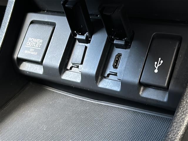ヴェゼル ハイブリッドＺ・ホンダセンシング　純正ナビ　フルセグＴＶ　ＣＤ、ＤＶＤ、ＳＤ、ＵＳＢ、Ｂｌｕｅｔｏｏｔｈ　ＥＴＣ　ドライブレコーダー　前席シートヒーター　スポーツモード　デジタルルームミラー　純正アルミホイール　レーンキープアシスト（17枚目）