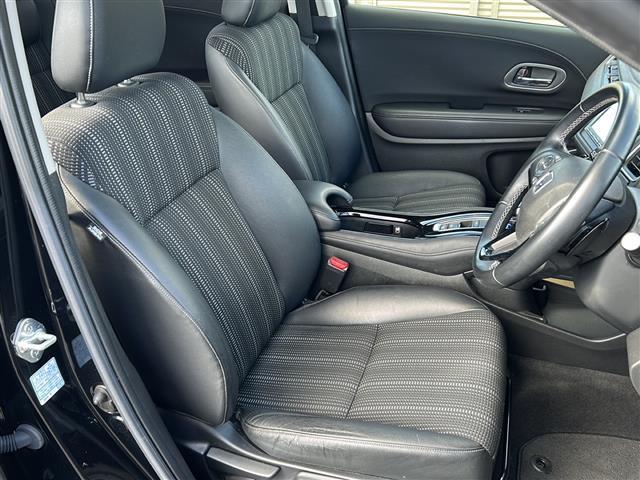 ヴェゼル ハイブリッドＺ・ホンダセンシング　純正ナビ　フルセグＴＶ　ＣＤ、ＤＶＤ、ＳＤ、ＵＳＢ、Ｂｌｕｅｔｏｏｔｈ　ＥＴＣ　ドライブレコーダー　前席シートヒーター　スポーツモード　デジタルルームミラー　純正アルミホイール　レーンキープアシスト（21枚目）