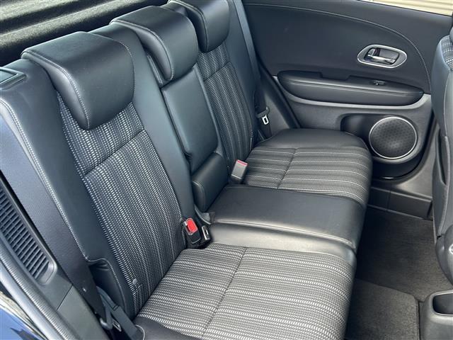 ヴェゼル ハイブリッドＺ・ホンダセンシング　純正ナビ　フルセグＴＶ　ＣＤ、ＤＶＤ、ＳＤ、ＵＳＢ、Ｂｌｕｅｔｏｏｔｈ　ＥＴＣ　ドライブレコーダー　前席シートヒーター　スポーツモード　デジタルルームミラー　純正アルミホイール　レーンキープアシスト（23枚目）