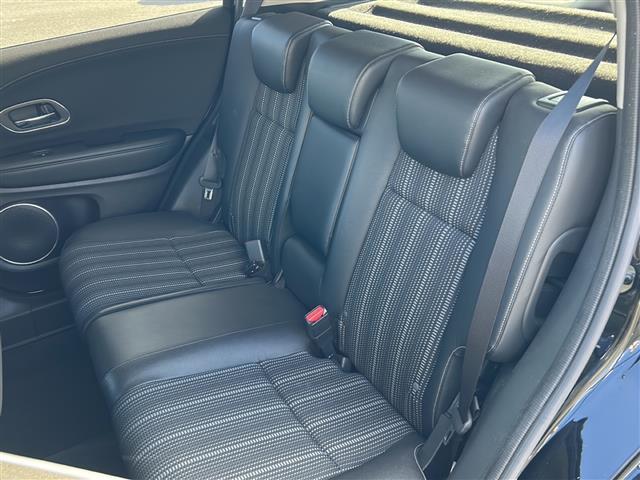 ヴェゼル ハイブリッドＺ・ホンダセンシング　純正ナビ　フルセグＴＶ　ＣＤ、ＤＶＤ、ＳＤ、ＵＳＢ、Ｂｌｕｅｔｏｏｔｈ　ＥＴＣ　ドライブレコーダー　前席シートヒーター　スポーツモード　デジタルルームミラー　純正アルミホイール　レーンキープアシスト（24枚目）