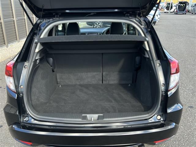 ヴェゼル ハイブリッドＺ・ホンダセンシング　純正ナビ　フルセグＴＶ　ＣＤ、ＤＶＤ、ＳＤ、ＵＳＢ、Ｂｌｕｅｔｏｏｔｈ　ＥＴＣ　ドライブレコーダー　前席シートヒーター　スポーツモード　デジタルルームミラー　純正アルミホイール　レーンキープアシスト（25枚目）