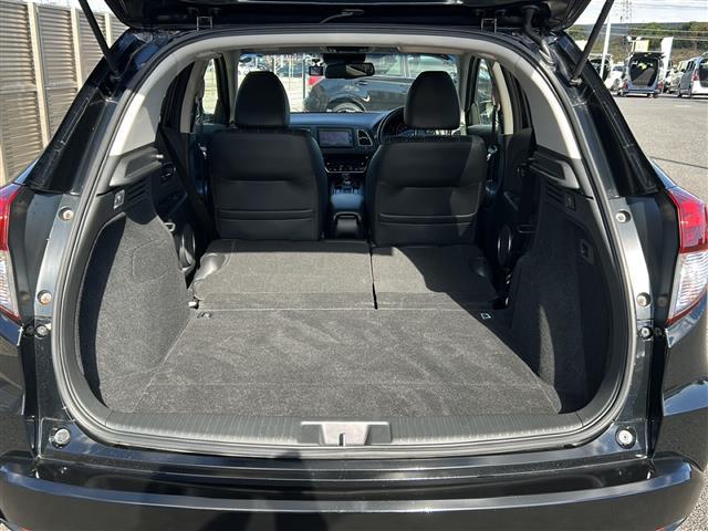 ヴェゼル ハイブリッドＺ・ホンダセンシング　純正ナビ　フルセグＴＶ　ＣＤ、ＤＶＤ、ＳＤ、ＵＳＢ、Ｂｌｕｅｔｏｏｔｈ　ＥＴＣ　ドライブレコーダー　前席シートヒーター　スポーツモード　デジタルルームミラー　純正アルミホイール　レーンキープアシスト（26枚目）