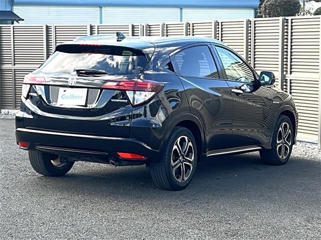 ヴェゼル ハイブリッドＺ・ホンダセンシング　純正ナビ　フルセグＴＶ　ＣＤ、ＤＶＤ、ＳＤ、ＵＳＢ、Ｂｌｕｅｔｏｏｔｈ　ＥＴＣ　ドライブレコーダー　前席シートヒーター　スポーツモード　デジタルルームミラー　純正アルミホイール　レーンキープアシスト（32枚目）