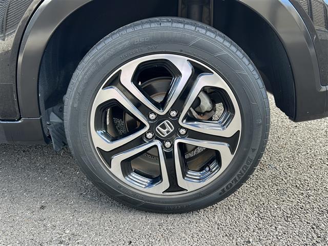 ヴェゼル ハイブリッドＺ・ホンダセンシング　純正ナビ　フルセグＴＶ　ＣＤ、ＤＶＤ、ＳＤ、ＵＳＢ、Ｂｌｕｅｔｏｏｔｈ　ＥＴＣ　ドライブレコーダー　前席シートヒーター　スポーツモード　デジタルルームミラー　純正アルミホイール　レーンキープアシスト（41枚目）