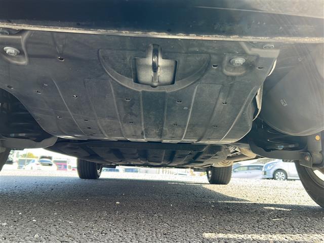 ヴェゼル ハイブリッドＺ・ホンダセンシング　純正ナビ　フルセグＴＶ　ＣＤ、ＤＶＤ、ＳＤ、ＵＳＢ、Ｂｌｕｅｔｏｏｔｈ　ＥＴＣ　ドライブレコーダー　前席シートヒーター　スポーツモード　デジタルルームミラー　純正アルミホイール　レーンキープアシスト（43枚目）