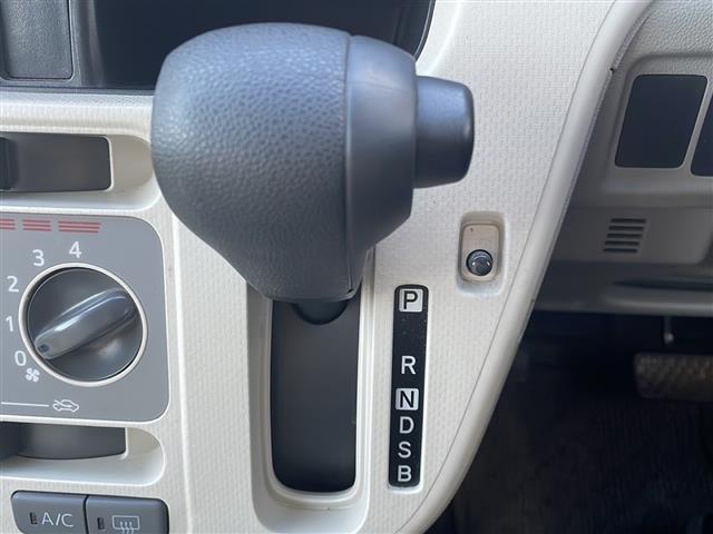 ステラ Ｌ　スマートアシスト　社外オーディオ（Ｃｌａｒｌａｎ　Ｉｎｔｅｌｌｉｇｅｎｔ　ｔｕｎｅ　ＣＺ２１５）　ＣＤ再生　ＡＭ／ＦＭラジオ　ミュージックプレイヤー接続　横滑り防止装置　リモコンキー　誤発進抑止機能　衝突警報（13枚目）