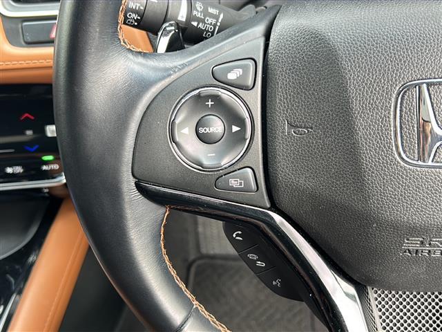 ヴェゼル ハイブリッドＺ・ホンダセンシング　社外ナビ　フルセグＴＶ　ＣＤ、ＤＶＤ、ＳＤ、ＵＳＢ、Ｂｌｕｅｔｏｏｔｈ　ワンオーナー　ＥＴＣ　ドライブレコーダー　ハーフレザー　クルーズコントロール　スポーツモード　スペアキー　レーンキープアシスト（4枚目）