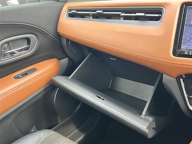 ヴェゼル ハイブリッドＺ・ホンダセンシング　社外ナビ　フルセグＴＶ　ＣＤ、ＤＶＤ、ＳＤ、ＵＳＢ、Ｂｌｕｅｔｏｏｔｈ　ワンオーナー　ＥＴＣ　ドライブレコーダー　ハーフレザー　クルーズコントロール　スポーツモード　スペアキー　レーンキープアシスト（19枚目）