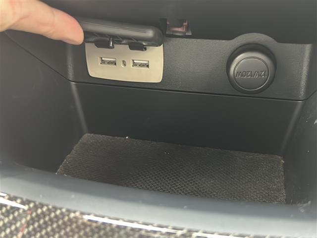 【シートヒーター】冬場のお供に。暖かいシートは女性には嬉しい機能ですね♪