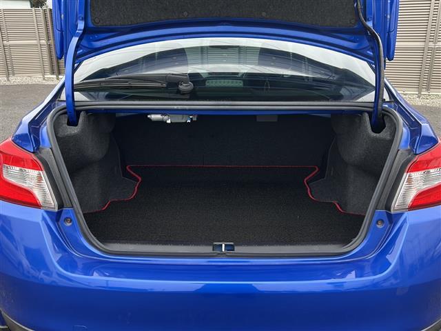 【トランクルーム】ゴルフバッグも収納可能な大容量のトランクルームとなっております。