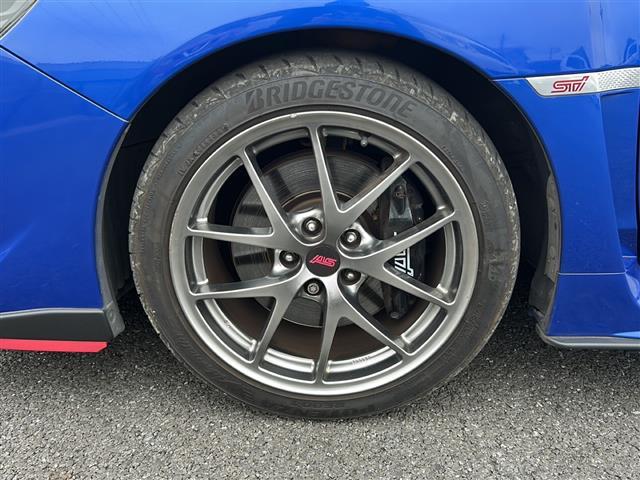 【純正アルミホイール】専用のアルミなので、お車のイメージにぴったり！！社外のアルミやスタッドレスタイヤも取り扱いございます！！ドレスアップもカスタマイズもお任せください！！