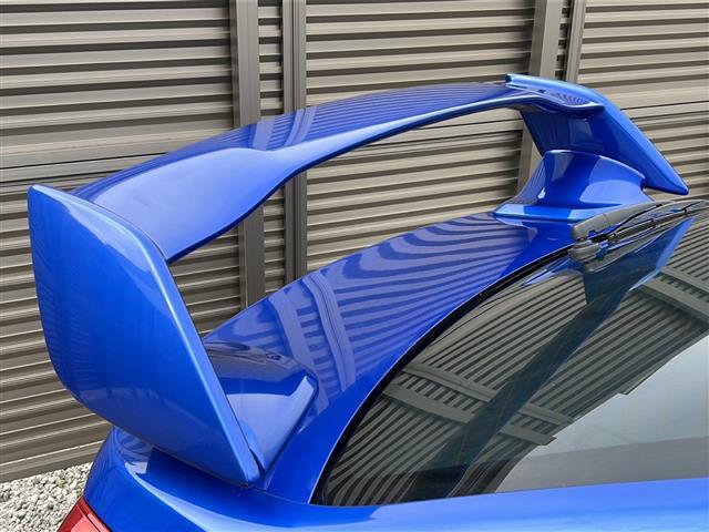 【ＳＴＩエアロ】走行性能と快適性を両立した「強靭でしなやかな走り」を実現するカスタマーパーツです。見た目もしまって他とは一線を画す一台に。