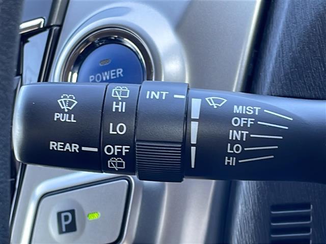 プリウスアルファ Ｓ　アルパイン９インチナビ　フルセグＴＶ　Ｂｌｕｅｔｏｏｔｈ　ＣＤ／ＤＶＤ　ＨＤＭＩ　バックカメラ　前後コーナーセンサー　ビルトインＥＴＣ　横滑り防止装置　盗難防止装置　オートライト（7枚目）