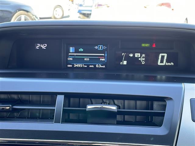 プリウスアルファ Ｓ　アルパイン９インチナビ　フルセグＴＶ　Ｂｌｕｅｔｏｏｔｈ　ＣＤ／ＤＶＤ　ＨＤＭＩ　バックカメラ　前後コーナーセンサー　ビルトインＥＴＣ　横滑り防止装置　盗難防止装置　オートライト（14枚目）