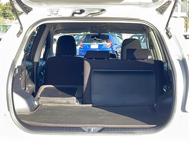 プリウスアルファ Ｓ　アルパイン９インチナビ　フルセグＴＶ　Ｂｌｕｅｔｏｏｔｈ　ＣＤ／ＤＶＤ　ＨＤＭＩ　バックカメラ　前後コーナーセンサー　ビルトインＥＴＣ　横滑り防止装置　盗難防止装置　オートライト（30枚目）