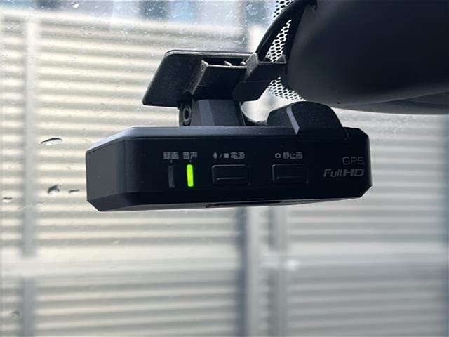 ノート ｅ－パワー　Ｘ　純正ナビ　フルセグ　ＣＤ、ＤＶＤ、ＳＤ、Ｂｌｕｅｔｏｏｔｈ　ＥＴＣ　ドラレコ　全方位カメラ　デジタルインナーミラー　車両接近通報装置　レーンキープアシスト　プッシュスタート　スマートキー　スペアキー（12枚目）