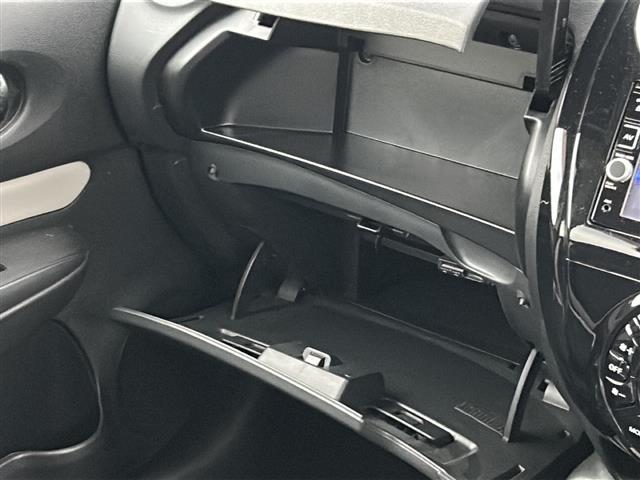 ノート ｅ－パワー　Ｘ　純正ナビ　フルセグ　ＣＤ、ＤＶＤ、ＳＤ、Ｂｌｕｅｔｏｏｔｈ　ＥＴＣ　ドラレコ　全方位カメラ　デジタルインナーミラー　車両接近通報装置　レーンキープアシスト　プッシュスタート　スマートキー　スペアキー（19枚目）