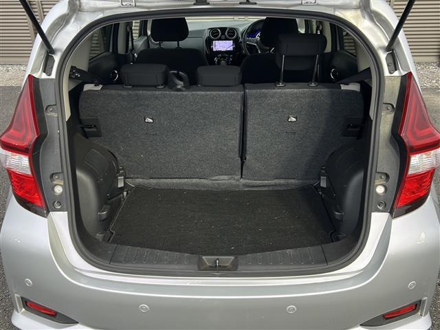 ノート ｅ－パワー　Ｘ　純正ナビ　フルセグ　ＣＤ、ＤＶＤ、ＳＤ、Ｂｌｕｅｔｏｏｔｈ　ＥＴＣ　ドラレコ　全方位カメラ　デジタルインナーミラー　車両接近通報装置　レーンキープアシスト　プッシュスタート　スマートキー　スペアキー（26枚目）