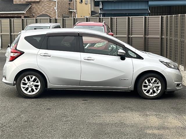 ノート ｅ－パワー　Ｘ　純正ナビ　フルセグ　ＣＤ、ＤＶＤ、ＳＤ、Ｂｌｕｅｔｏｏｔｈ　ＥＴＣ　ドラレコ　全方位カメラ　デジタルインナーミラー　車両接近通報装置　レーンキープアシスト　プッシュスタート　スマートキー　スペアキー（36枚目）