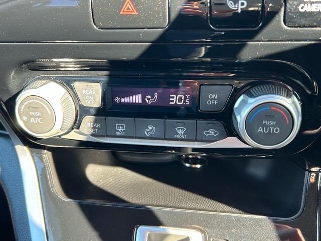 セレナ ハイウェイスター Vセレクション 純正ナビ CD DVD Bluetooth フルセグTV ETC 前後ドライブレコーダー アラウンドビューモニター エマージェンシーブレーキ パーキングアシスト 車線逸脱警報 ふらつき警報(18枚目)