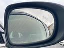 【BSM(ブラインドスポットモニター)】隣車線上の側方および後方から接近する車両を検知すると、検知した側のドアミラーが点灯。その状態でウインカーを出すと、インジケーターの点滅と警報音で警告します。