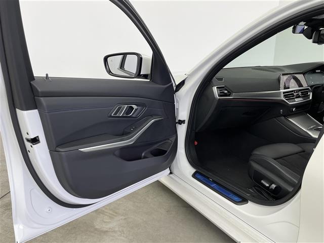 ３シリーズ ３２０ｄ　ｘＤｒｉｖｅ　Ｍスポーツ　純正ナビ　４ＷＤ　全方位カメラ　パワーシート　運転席ポジションメモリー　シートヒーター　電動パーキングブレーキ　オートブレーキホールド　前後ドライブレコーダー　Ｂｌｕｅｔｏｏｔｈ（26枚目）