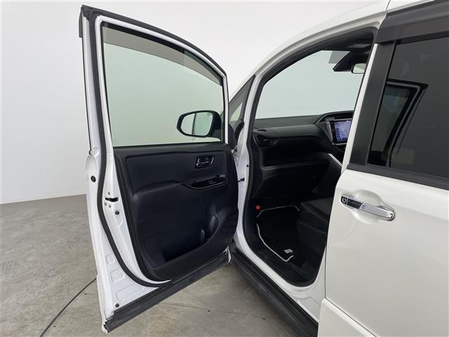 ヴォクシー ハイブリッドＺＳ　煌ＩＩ　バックカメラ　ＡＬＰＩＮＥ製フリップダウンモニター　ＡＬＰＩＮＥ製ドライブレコーダー　両側パワースライドドア　フルセグＴＶ　テレビキャンセラー　ＨＤＭＩ端子　Ｂｌｕｅｔｏｏｔｈ　ＥＴＣ（25枚目）
