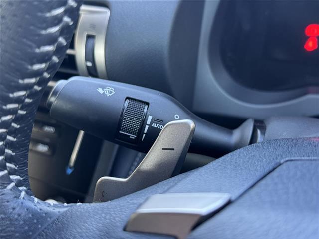 ＩＳ ＩＳ３００ｈ　Ｆスポーツ　サンルーフ　純正ナビ　マークレビンソン　バックカメラ　フルセグＴＶ　Ｂｌｕｅｔｏｏｔｈ　ビルトインＥＴＣ　黒革シート　純正１９インチＡＷ　レーダークルコン　パワーシート　ベンチレーション（18枚目）