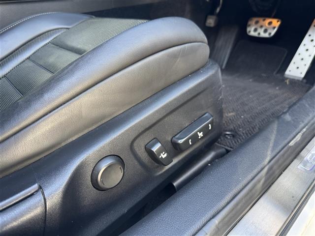 ＩＳ ＩＳ３００ｈ　Ｆスポーツ　サンルーフ　純正ナビ　マークレビンソン　バックカメラ　フルセグＴＶ　Ｂｌｕｅｔｏｏｔｈ　ビルトインＥＴＣ　黒革シート　純正１９インチＡＷ　レーダークルコン　パワーシート　ベンチレーション（35枚目）
