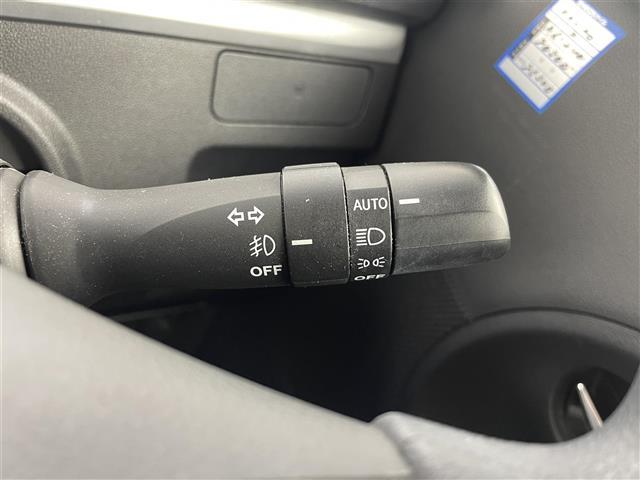 タント カスタムＸ　トップエディションＳＡ　衝突軽減ブレーキ　純正ナビ／ＴＶ　Ｂｌｕｅｔｏｏｔｈ　ＤＶＤ　バックカメラ　片側パワースライドドア　ステアリングスイッチ　オートライト　スマートキー　プッシュスタート　ハーフレザーシート　電格ミラー（7枚目）