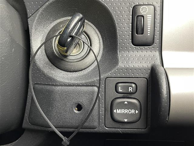 ＦＪクルーザー ベースグレード　純正ナビ　フルセグ　ＣＤ　ＤＶＤ　Ｂｌｕｅｔｏｏｔｈ　バックカメラ　４ＷＤ　フロアマット　ドアバイザー　保証書　取扱説明書　スペアキー（10枚目）