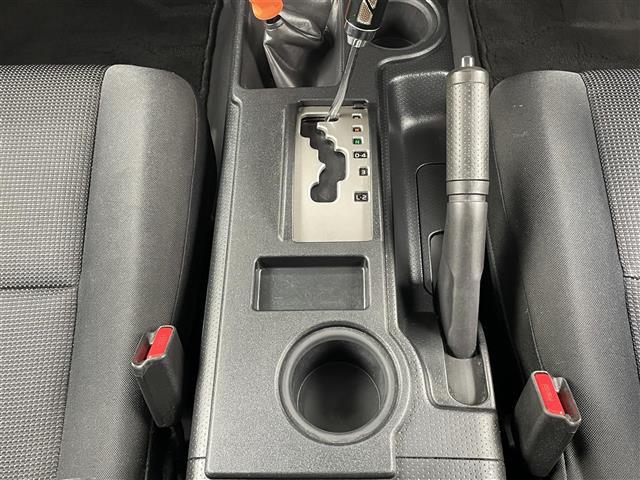 ＦＪクルーザー ベースグレード　純正ナビ　フルセグ　ＣＤ　ＤＶＤ　Ｂｌｕｅｔｏｏｔｈ　バックカメラ　４ＷＤ　フロアマット　ドアバイザー　保証書　取扱説明書　スペアキー（13枚目）