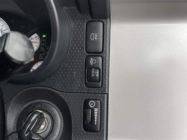 ＦＪクルーザー ベースグレード　純正ナビ　フルセグ　ＣＤ　ＤＶＤ　Ｂｌｕｅｔｏｏｔｈ　バックカメラ　４ＷＤ　フロアマット　ドアバイザー　保証書　取扱説明書　スペアキー（16枚目）
