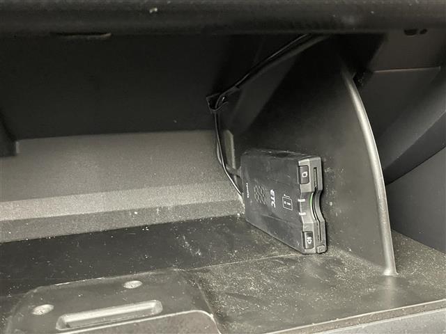 ＦＪクルーザー ベースグレード　純正ナビ　フルセグ　ＣＤ　ＤＶＤ　Ｂｌｕｅｔｏｏｔｈ　バックカメラ　４ＷＤ　フロアマット　ドアバイザー　保証書　取扱説明書　スペアキー（17枚目）