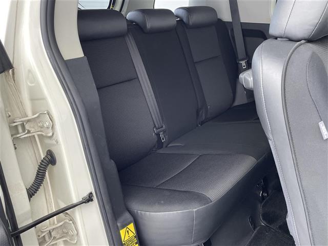 ＦＪクルーザー ベースグレード　純正ナビ　フルセグ　ＣＤ　ＤＶＤ　Ｂｌｕｅｔｏｏｔｈ　バックカメラ　４ＷＤ　フロアマット　ドアバイザー　保証書　取扱説明書　スペアキー（22枚目）
