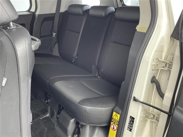 ＦＪクルーザー ベースグレード　純正ナビ　フルセグ　ＣＤ　ＤＶＤ　Ｂｌｕｅｔｏｏｔｈ　バックカメラ　４ＷＤ　フロアマット　ドアバイザー　保証書　取扱説明書　スペアキー（23枚目）
