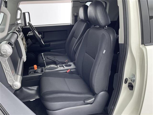 ＦＪクルーザー ベースグレード　純正ナビ　フルセグ　ＣＤ　ＤＶＤ　Ｂｌｕｅｔｏｏｔｈ　バックカメラ　４ＷＤ　フロアマット　ドアバイザー　保証書　取扱説明書　スペアキー（25枚目）
