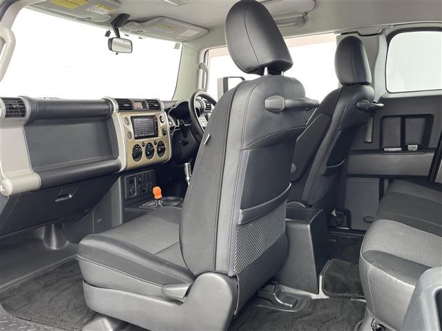 ＦＪクルーザー ベースグレード　純正ナビ　フルセグ　ＣＤ　ＤＶＤ　Ｂｌｕｅｔｏｏｔｈ　バックカメラ　４ＷＤ　フロアマット　ドアバイザー　保証書　取扱説明書　スペアキー（26枚目）