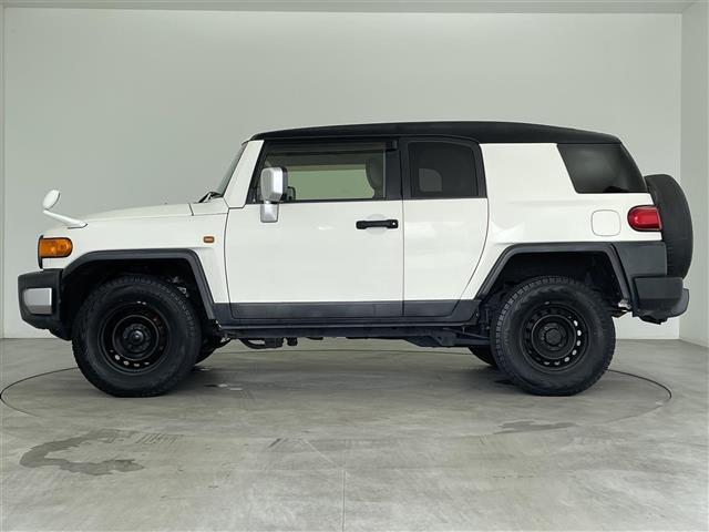 ＦＪクルーザー ベースグレード　純正ナビ　フルセグ　ＣＤ　ＤＶＤ　Ｂｌｕｅｔｏｏｔｈ　バックカメラ　４ＷＤ　フロアマット　ドアバイザー　保証書　取扱説明書　スペアキー（34枚目）