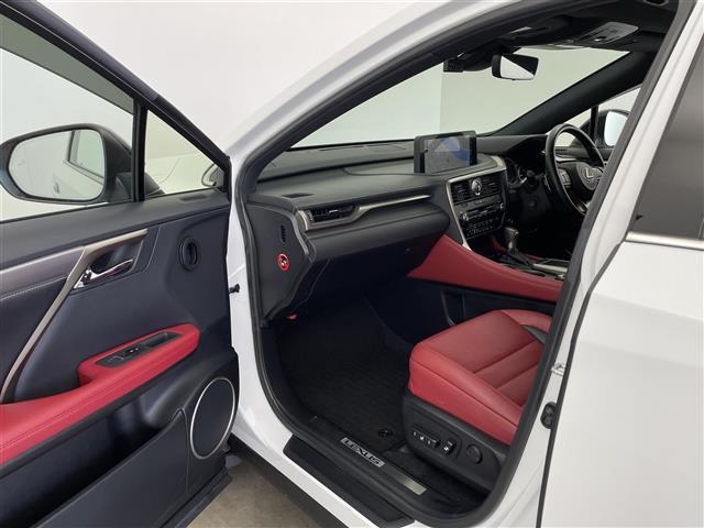 ＲＸ ＲＸ４５０ｈ　Ｆスポーツ　ムーンルーフ　パノラミックビュモニター　プリクラッシュセーフティー　ブラインドスポットモニター　前方ドライブレコーダー　電動パーキングブレーキ　オートブレーキホールド　パワーバックドア　保証書　取説（31枚目）