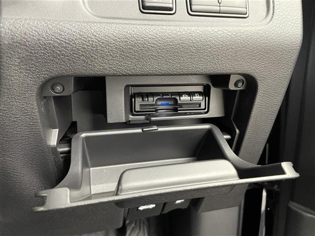 セレナ ｅ－パワー　ハイウェイスターＶ　プロパイロット　レーダークルーズコントロール　レザーシート　シートヒーター　フリップダウンモニター　ＥＴＣ　アラウンドビューモニター　ステアリングヒーター　電動パーキング　オートブレーキホールド（14枚目）