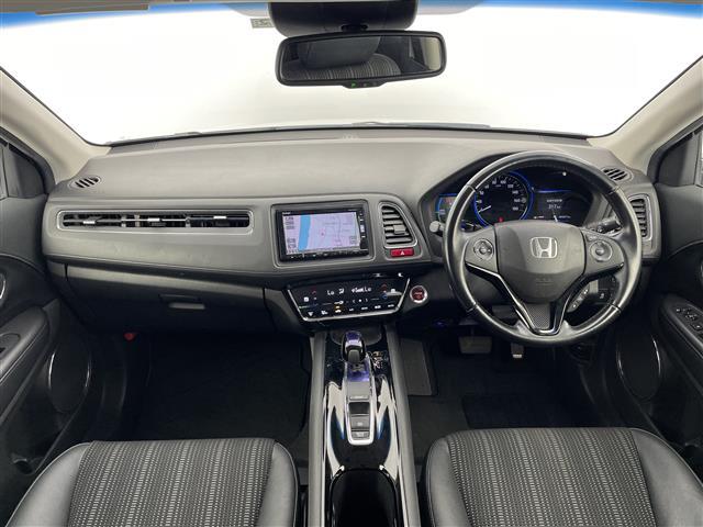 ヴェゼル ハイブリッドＺ　純正ナビ　シートヒーター　純正アルミホイル１７インチ　純正フロアマット　ルーフレール　オートブレーキホールド　ＨＤＭＩ入力端子　ＵＳＢ入力端子　革巻ステアリング　ハーフレザー　スペアキー　バックカメラ（2枚目）