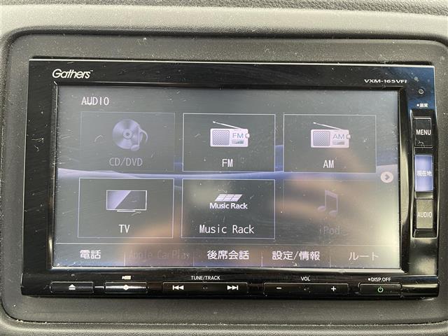 ヴェゼル ハイブリッドＺ　純正ナビ　シートヒーター　純正アルミホイル１７インチ　純正フロアマット　ルーフレール　オートブレーキホールド　ＨＤＭＩ入力端子　ＵＳＢ入力端子　革巻ステアリング　ハーフレザー　スペアキー　バックカメラ（4枚目）