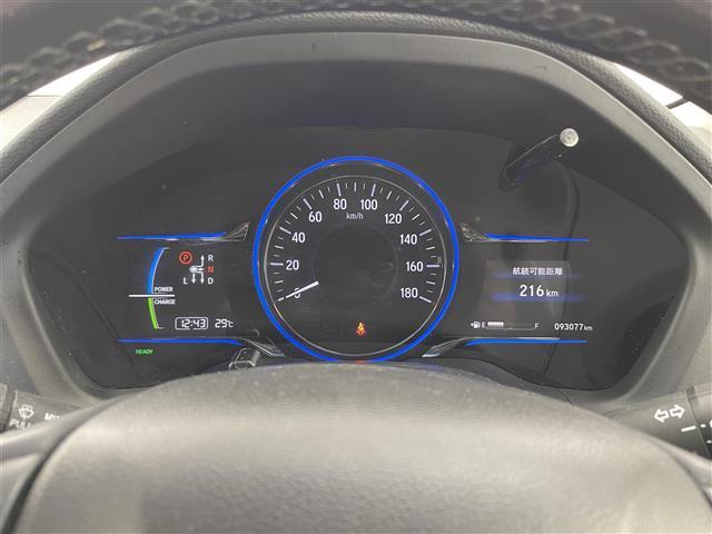 ヴェゼル ハイブリッドＺ　純正ナビ　シートヒーター　純正アルミホイル１７インチ　純正フロアマット　ルーフレール　オートブレーキホールド　ＨＤＭＩ入力端子　ＵＳＢ入力端子　革巻ステアリング　ハーフレザー　スペアキー　バックカメラ（6枚目）